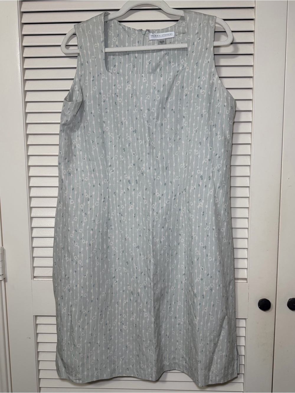 Classic Sleeveless Shift Dress in Light Mint - Size 12